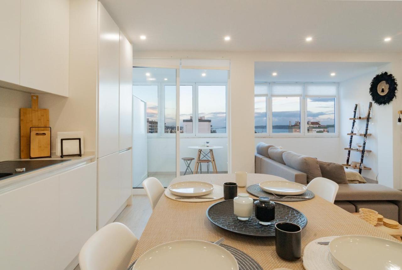 Stylish Apartment W/ River View By Lovelystay Oeiras Exterior photo