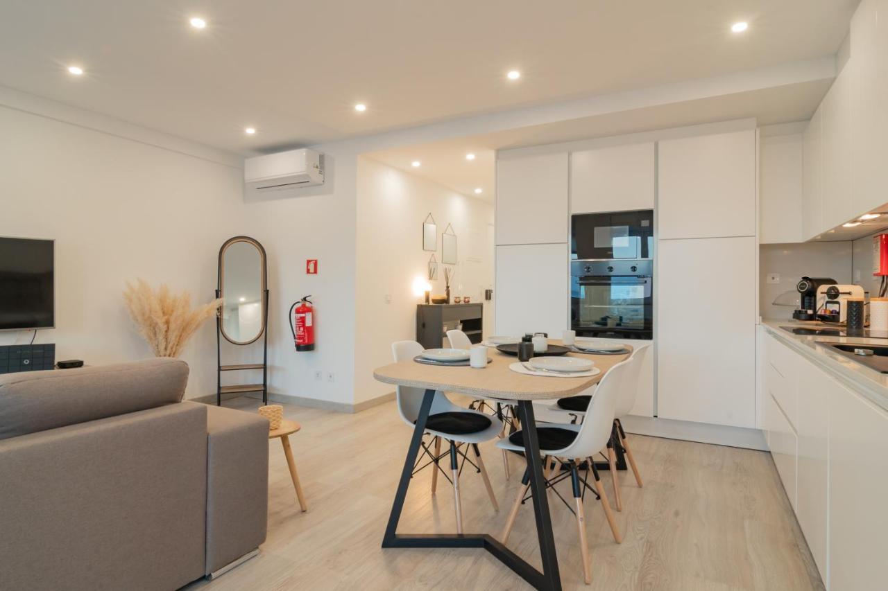 Stylish Apartment W/ River View By Lovelystay Oeiras Exterior photo